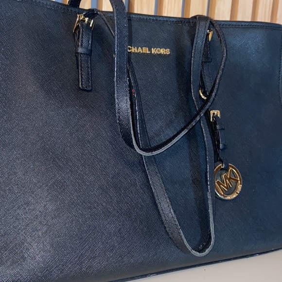 Michael Kors Jet Set black saffiano leather tote - Picture 2 of 6